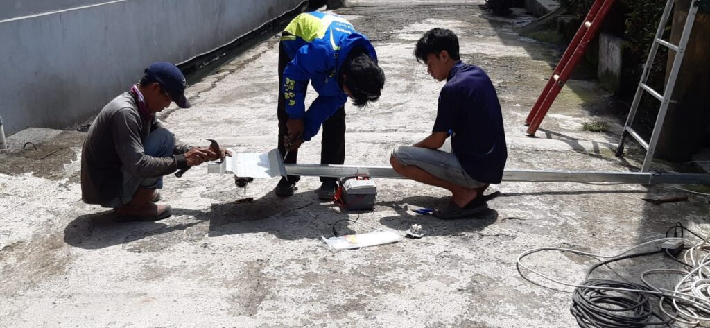 KEGIATAN INSTALASI CCTV DI KOMPLEK GBA I BOJONGSOANG